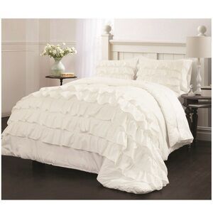 Heritage Ruffle Comforter